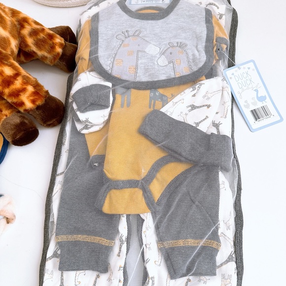 Giraffe Baby Gift Basket,Baby Shower Gift - Picture 4 of 9